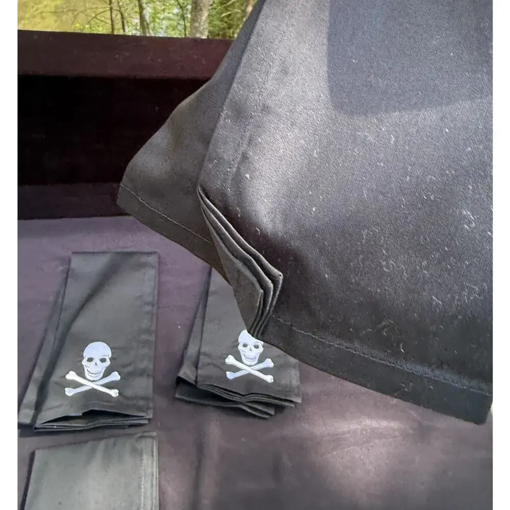 4 Embroidered Black With White Skull & Crossbones Halloween Table Napkins -LO25